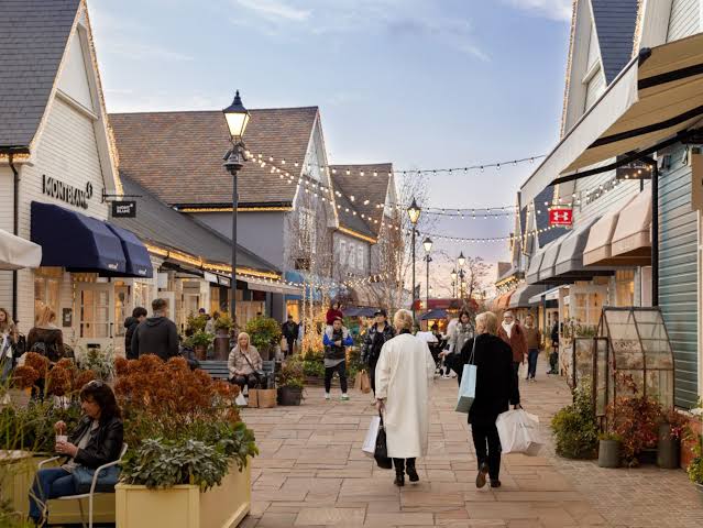 BICESTER VILLAGE (OUTLET)